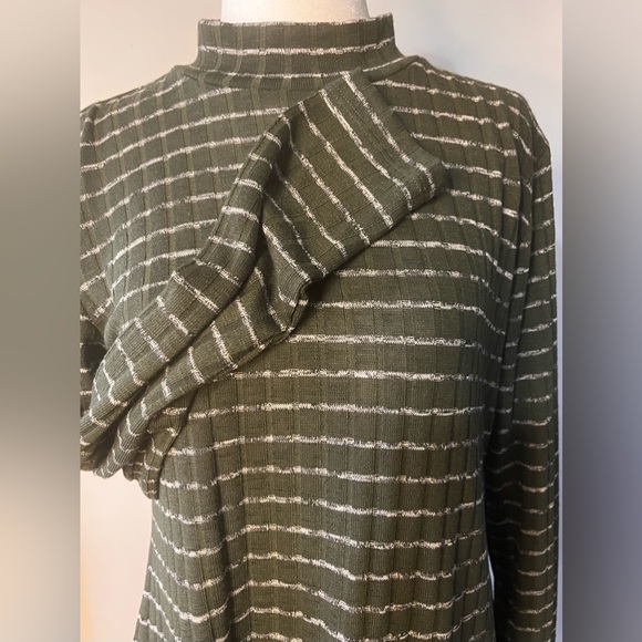 LOGO Lori Goldstein Striped Turtleneck w/ Uneven Bottom: Styling!! - Picture 3 of 8